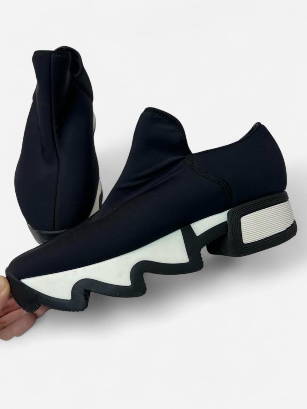 IRI WES black outline low top sneakers